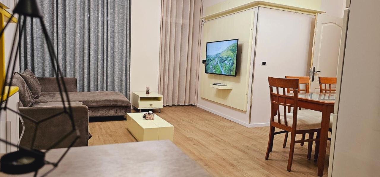 Discover Tirana From Our 3-Room Apartment With Free Parking-Komuna E Parisit Exterior photo